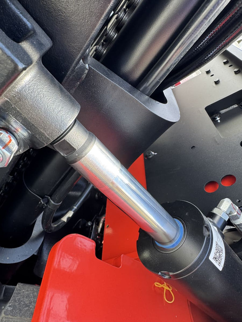 Raelon EFL35 7700lbs electric forklift hydraulic cylinder close-up
