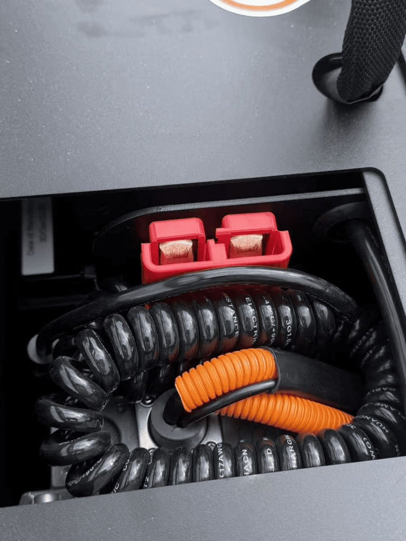 Raelon EPT25-WA electric pallet jack battery charging connector and plug close up