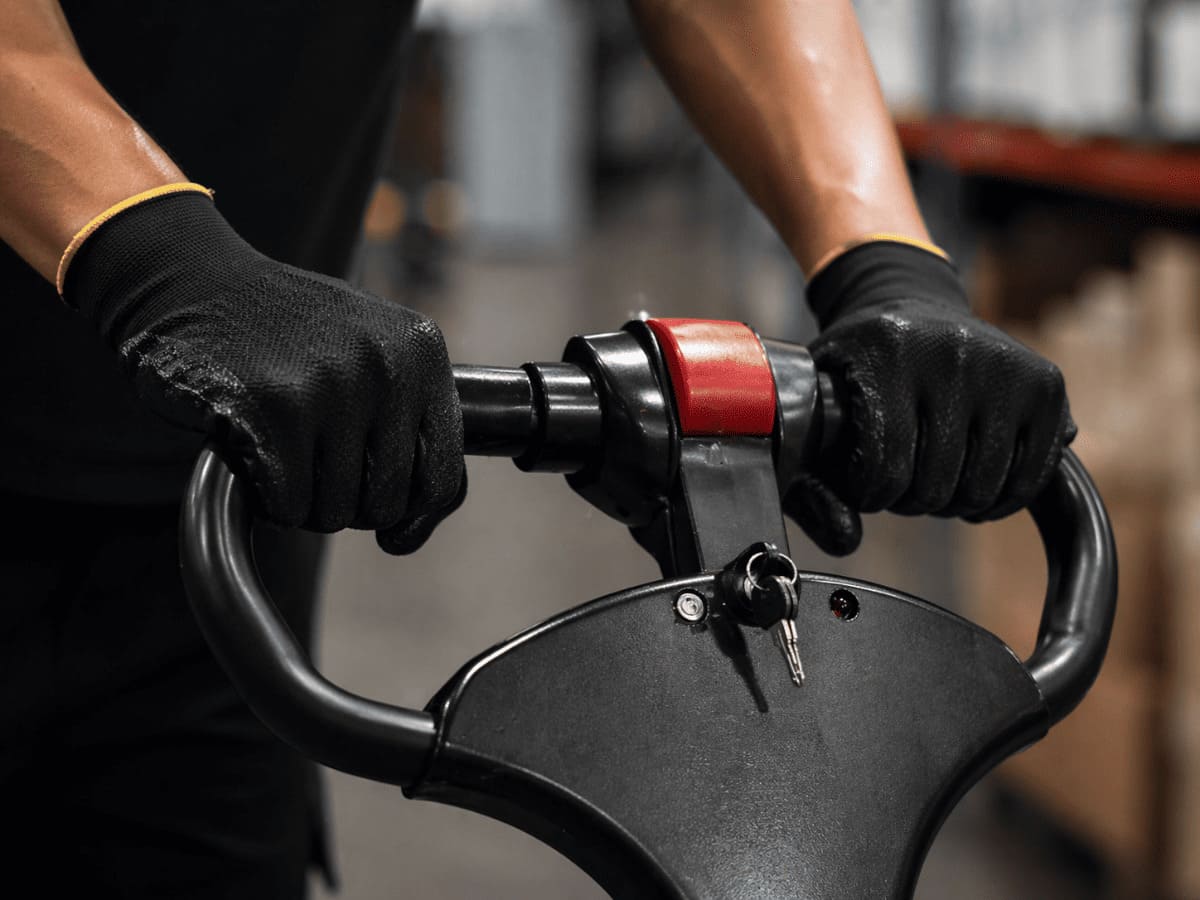 Raelon F4-201 electric pallet jack handle and controls for reliable daily operation