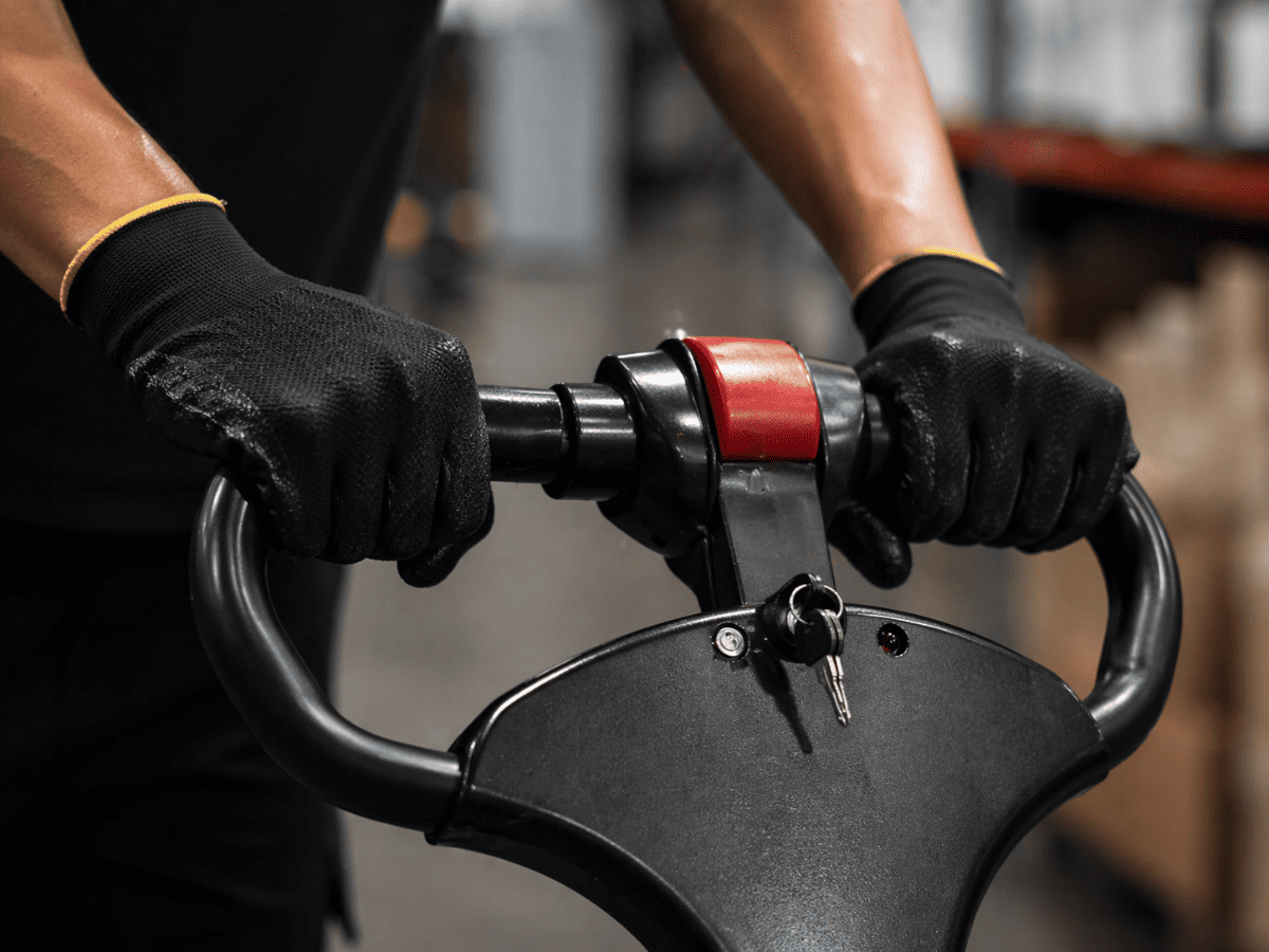 Raelon F4-201 electric pallet jack handle and controls for reliable daily operation