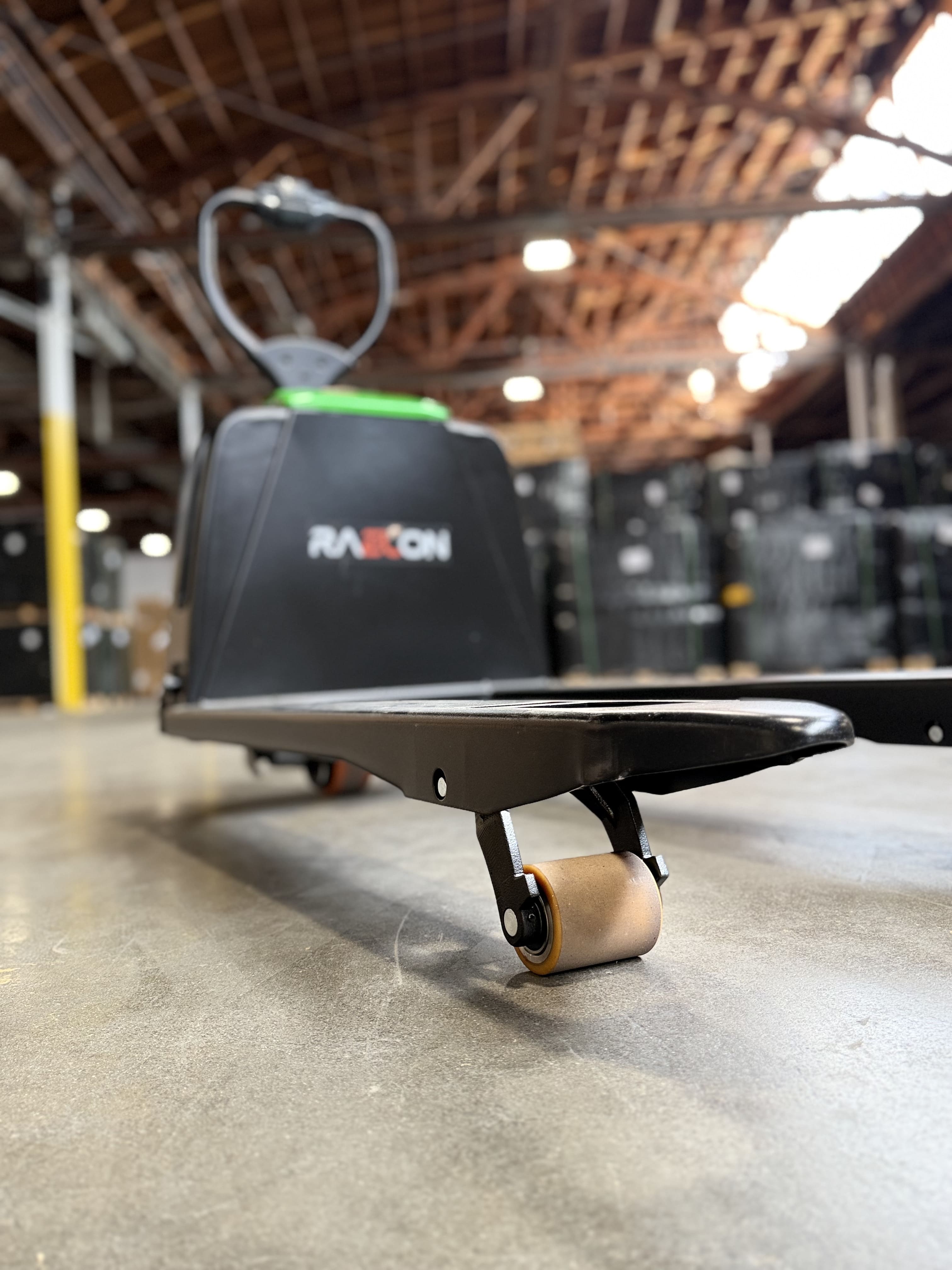Raelon F4 back wheel detail
