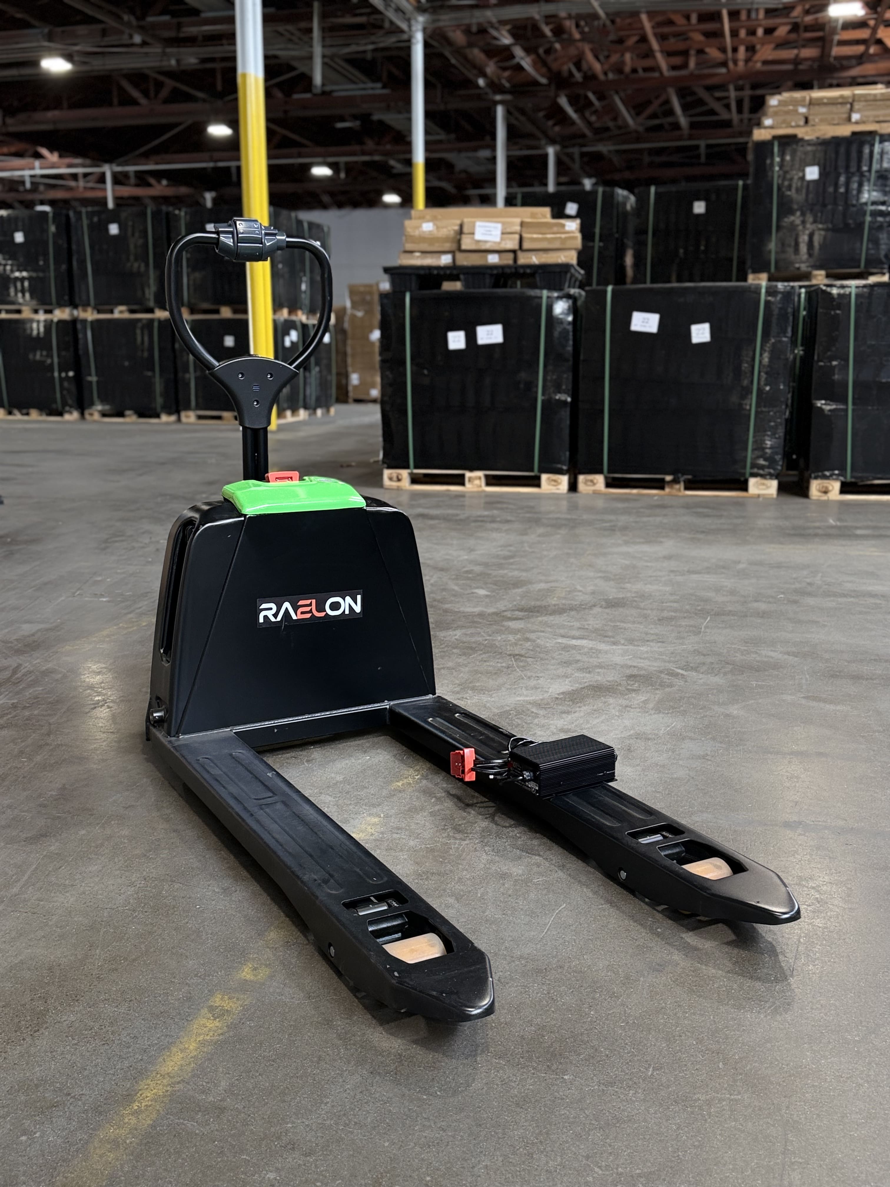 Raelon F4 back view with charger