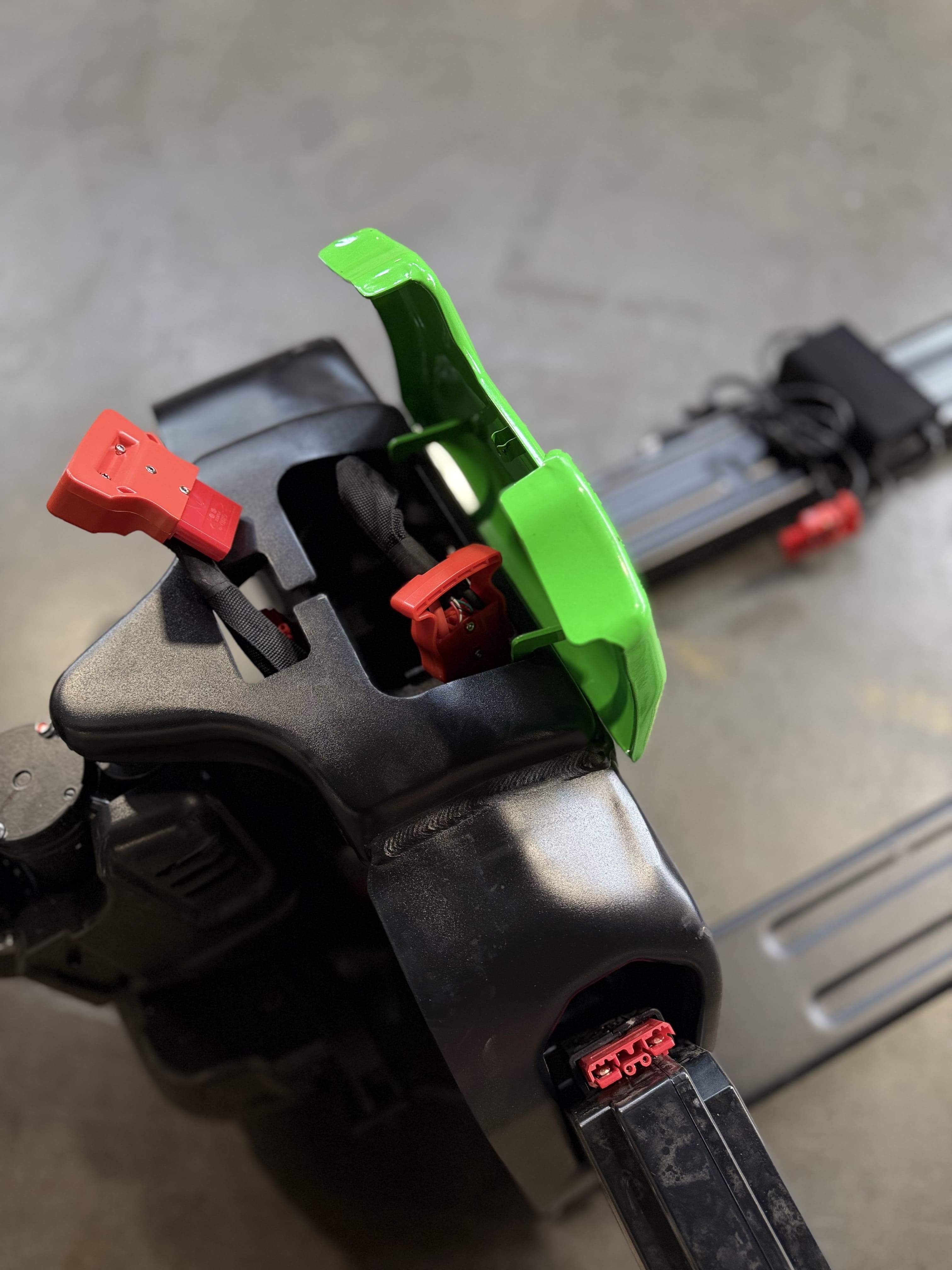 Raelon F4 handle closeup