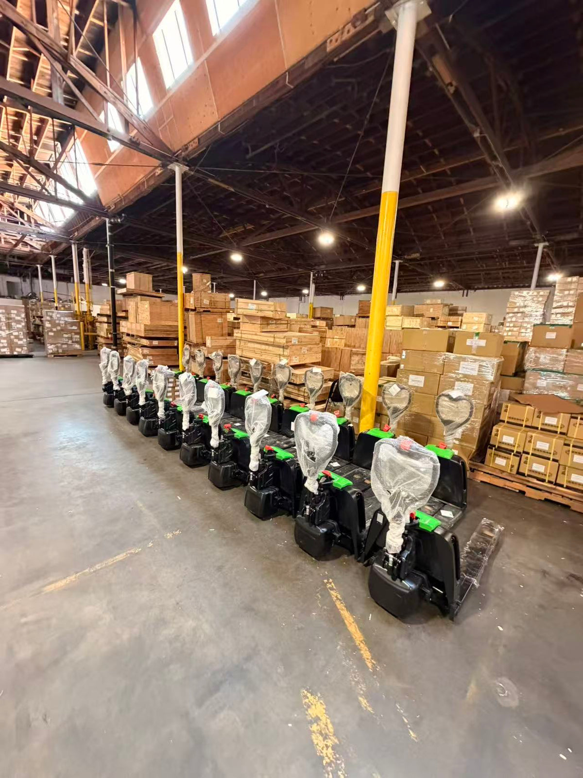 Raelon F4 3300 lb electric pallet jack displayed in a warehouse setting