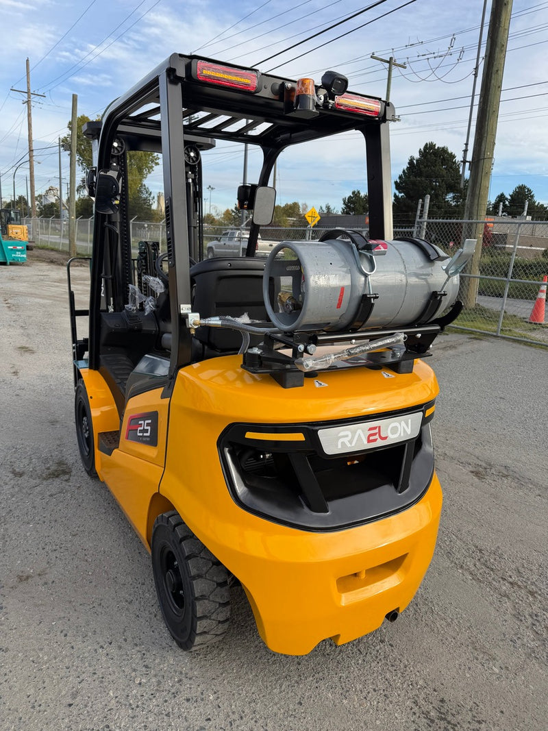 Raelon FL25T 5,500 lbs LPG forklift rear view with propane tank