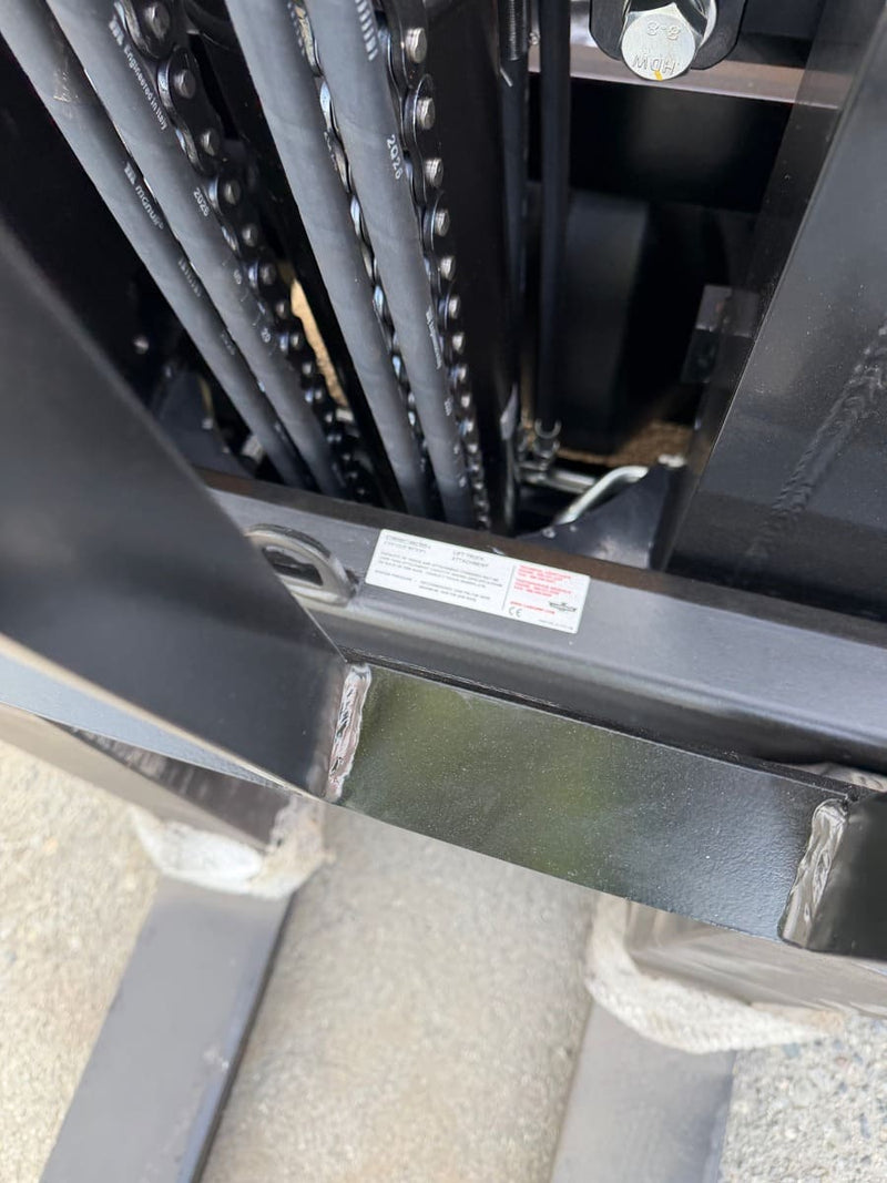 Raelon FL30T 6,600 lbs LPG forklift fork carriage and side shifter – close-up