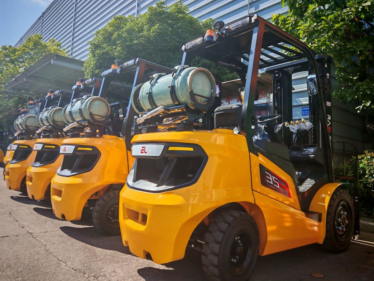 Raelon FL35T 7,700 lbs LPG forklifts lined up outdoors with propane tanks