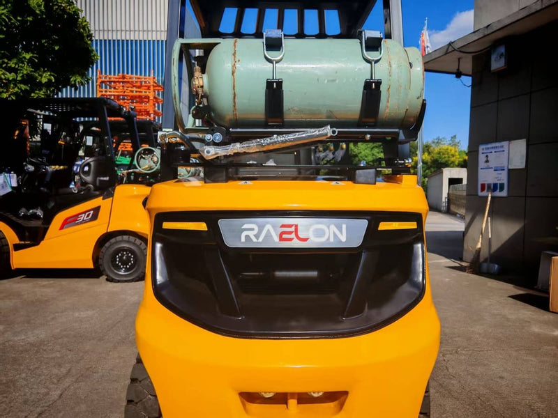 Raelon FL45T 9,900 lbs LPG forklift rear view with propane tank