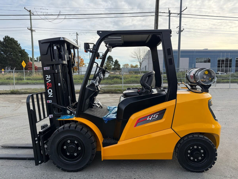 Raelon FL45T 9,900 lbs LPG forklift side view with mast and propane tank