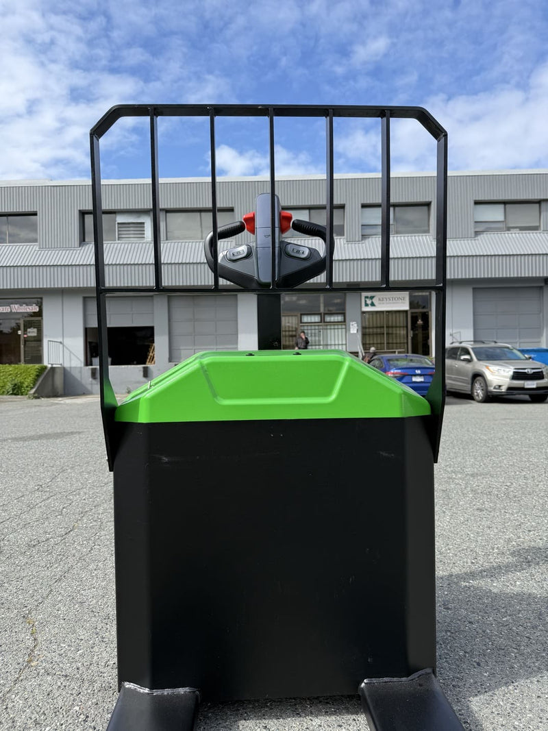 Fork-end view of the WPL202 showing the load backrest, green top cover and black battery housing