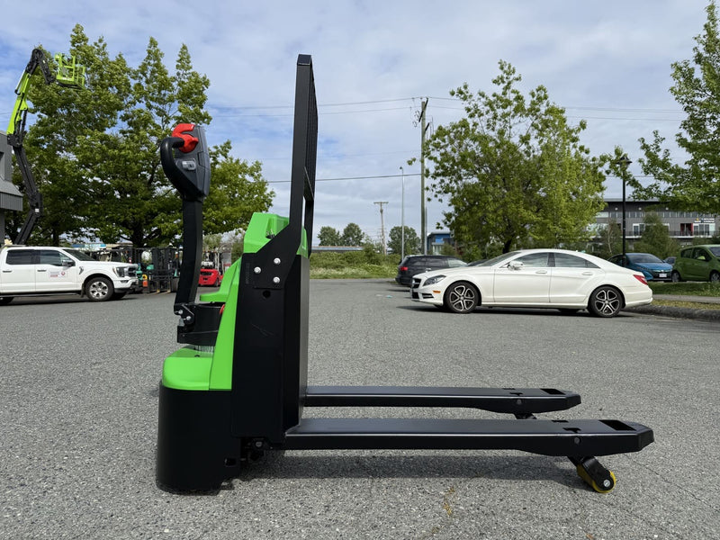 Side view of the WPL202 with the forks pointing right, showing the load backrest, green cover, handle and fork-tip wheel